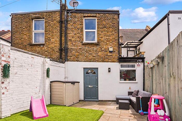 3 Bedroom Flat For Sale In Criterion Buildings, Portsmouth Road, KT7