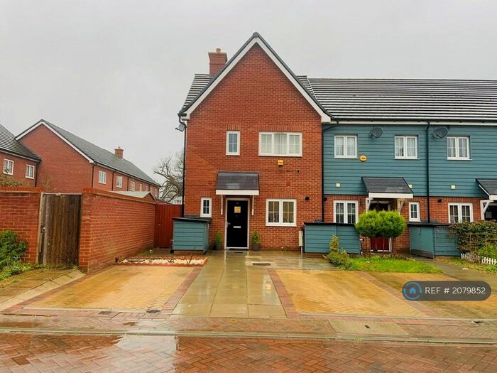 3 Bedroom End Of Terrace House To Rent In Twist Way, Slough, SL2