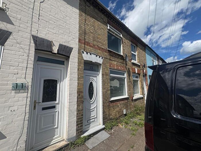 2 Bedroom House To Rent In South Street, PE2