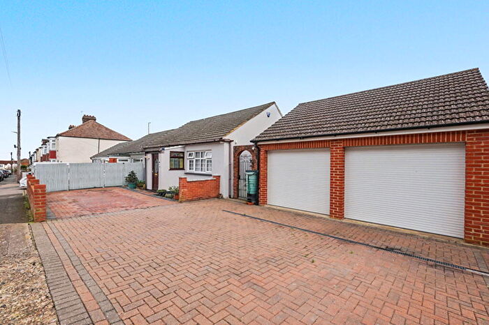 2 Bedroom Semi-Detached Bungalow For Sale In Ewart Road, Chatham, ME4