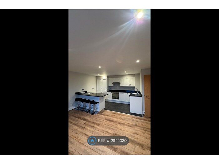 2 Bedroom Flat To Rent In Capitol Square, Epsom, KT17