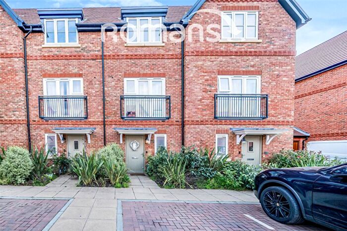 3 Bedroom Town House For Sale In Aspen Road, High Wycombe, HP10