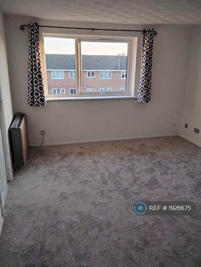 2 Bedroom Flat To Rent In Millhaven Close, Romford, RM6