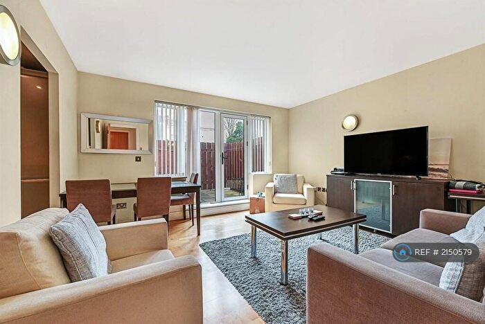 2 Bedroom Flat To Rent In Llanvanor Road, London, NW2