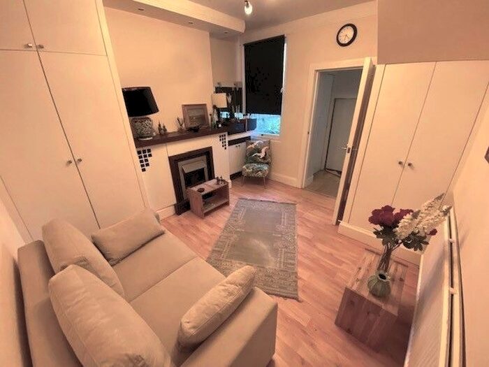 Studio To Rent In Greenford Road, Sudbury Hill, Harrow, HA1