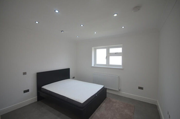 1 Bedroom Flat To Rent In Eastern Avenue, IG2