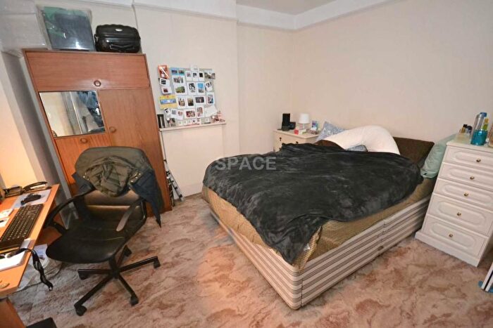 5 Bedroom Terraced House To Rent In Talfourd Avenue, Reading, RG6