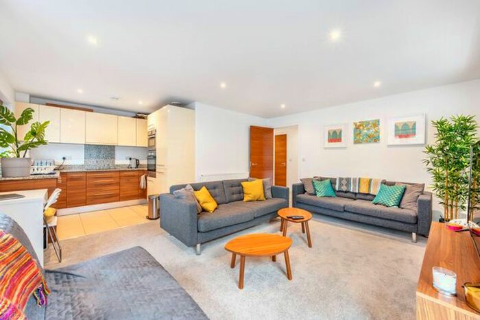 2 Bedroom Flat To Rent In Howard Road, Stanmore, HA7