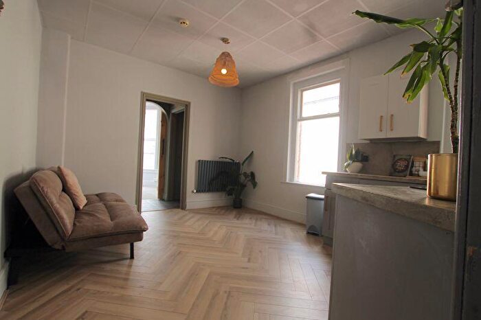 1 Bedroom Flat To Rent In Connaught Road, Cardiff, CF24