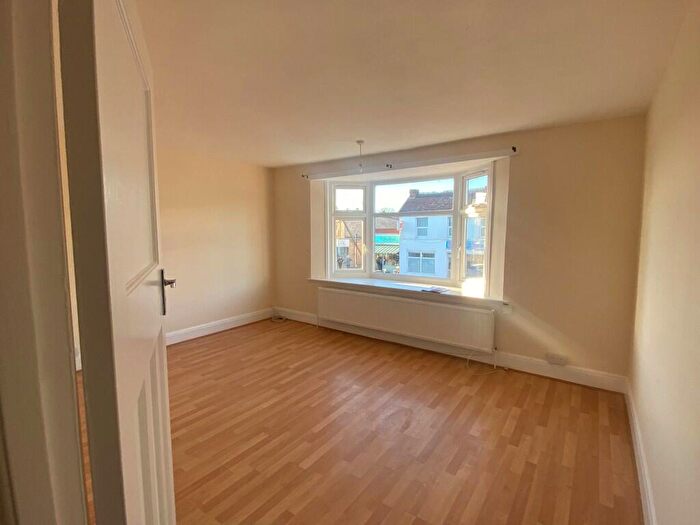 1 Bedroom Flat To Rent In Hart Road, Benfleet, Essex, SS7