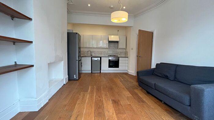 3 Bedroom Flat To Rent In Carlingford Road, London, N15