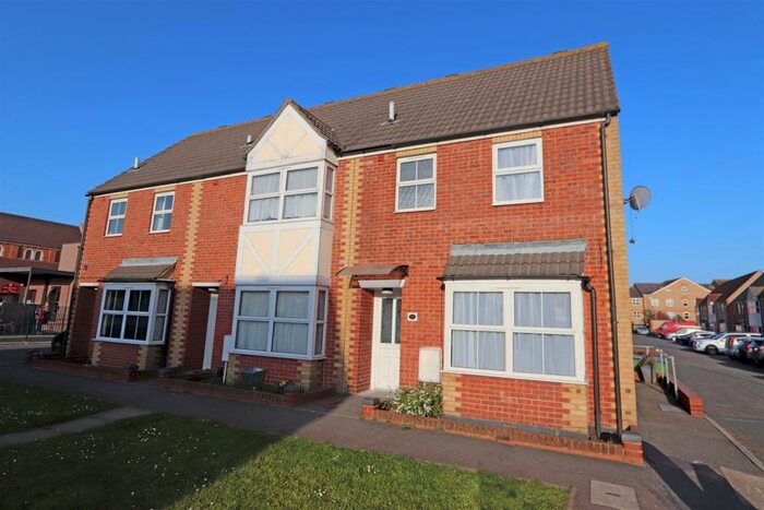2 Bedroom End Of Terrace House To Rent In Fowler Close, Southend-On-Sea, SS1
