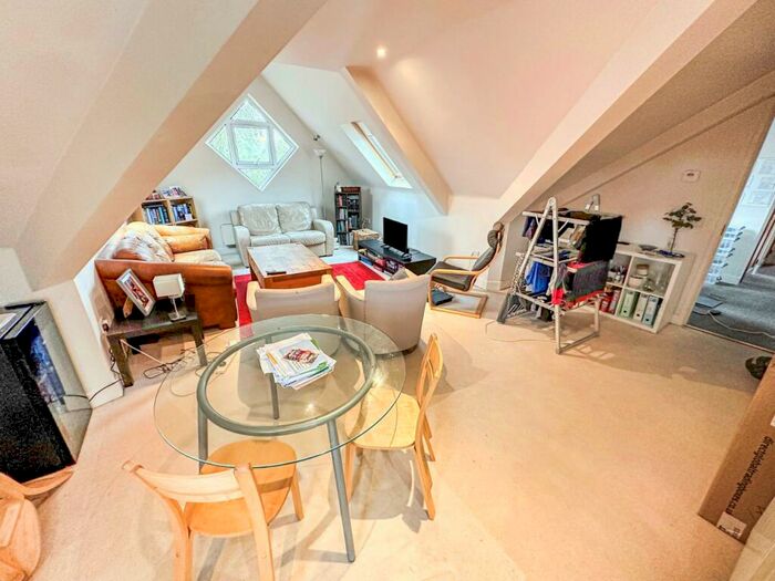 2 Bedroom Flat To Rent In Hart Road, Manchester, M14