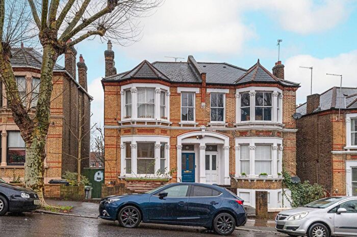 2 Bedroom Flat To Rent In Jerningham Road, Telegraph Hill, London, SE14