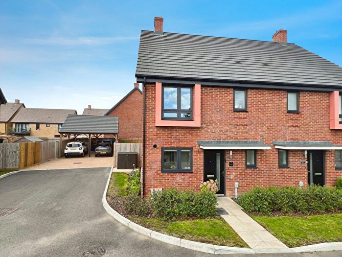 3 Bedroom Semi-Detached House For Sale In Crop Lane, Bridgefield, TN25