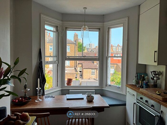 2 Bedroom Flat To Rent In Sandrock Road, London, SE13