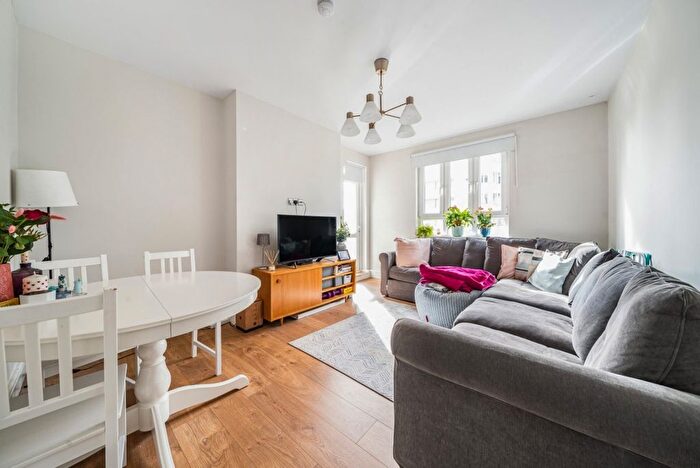 4 Bedroom Flat To Rent In Queen Caroline Street, London, W6