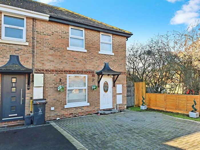 2 Bedroom End Of Terrace House For Sale In Pasture Close, Swindon, SN2