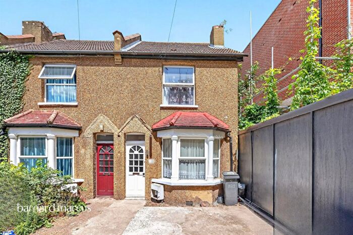 2 Bedroom End Of Terrace House For Sale In Willett Road, Thornton Heath, CR7