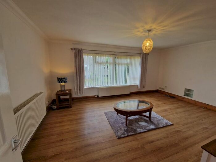 2 Bedroom Flat To Rent In Llewellyn Road, Penllergaer, Swansea, SA4