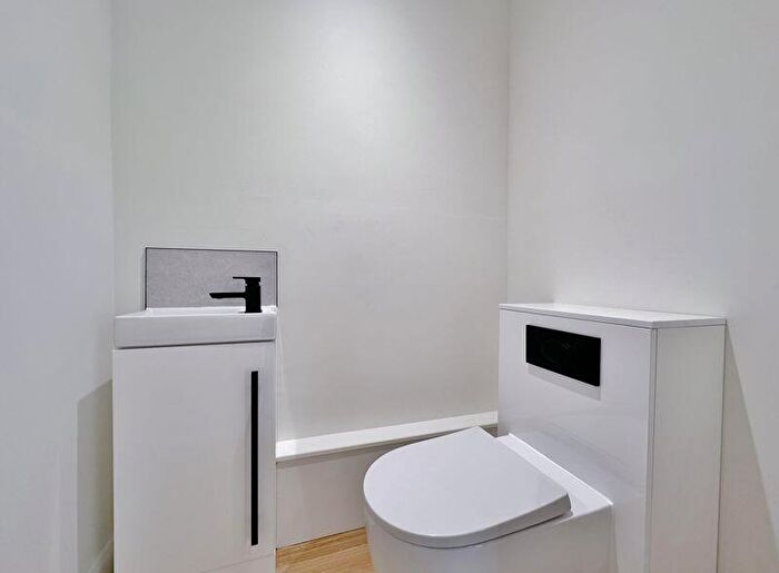 4 Bedroom Detached House For Sale In Skylark Gardens, Hooton Road, Cheshire, CH66