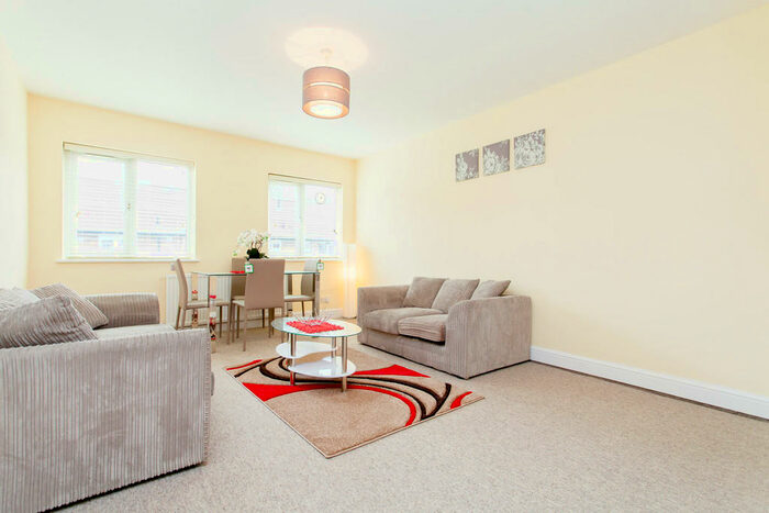 2 Bedroom Apartment To Rent In High Road, Seven Sisters, London, N15