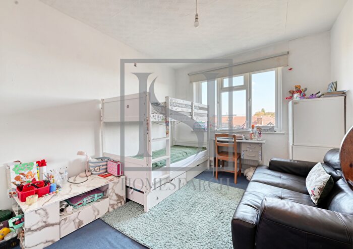 2 Bedroom Flat For Sale In Perivale, UB6