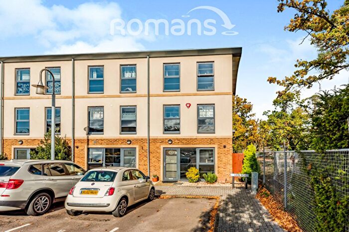 4 Bedroom End Of Terrace House To Rent In Lion Road, Farnborough, GU14