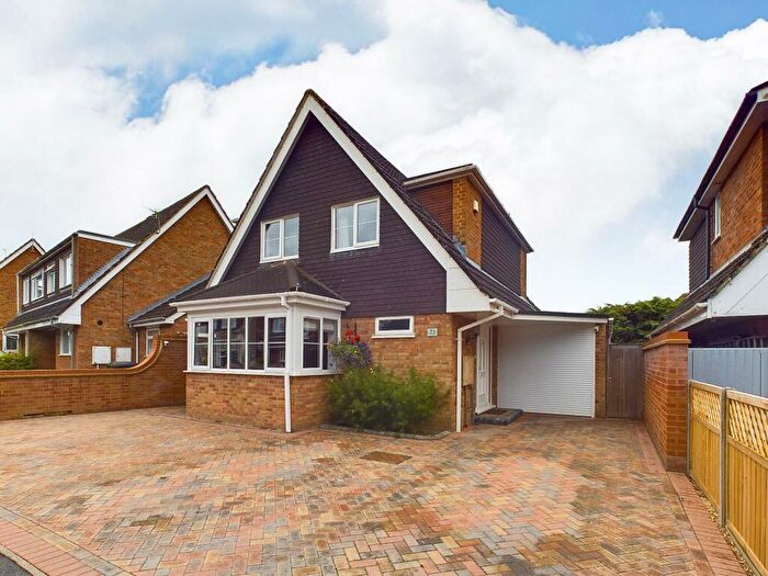 3 Bedroom Detached House For Sale In Foxmoor Close, Oakley, Basingstoke, RG23