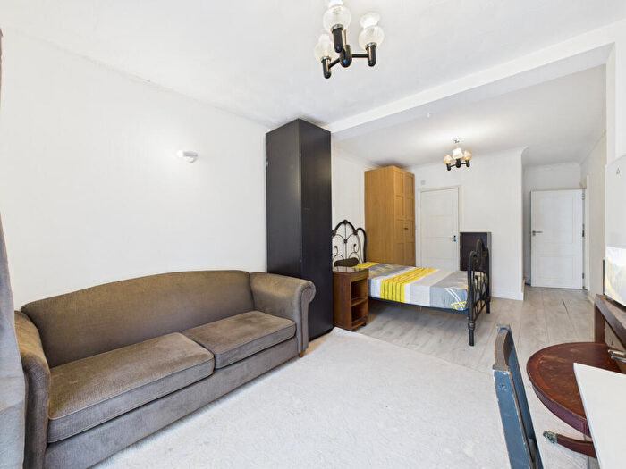 4 Bedroom Semi-Detached House For Sale In Park Chase, Wembley, HA9