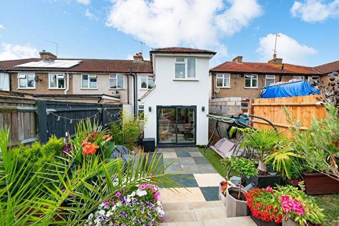 3 Bedroom End Of Terrace House For Sale In Boxmoor, Hemel Hempstead, Hertfordshire, HP1