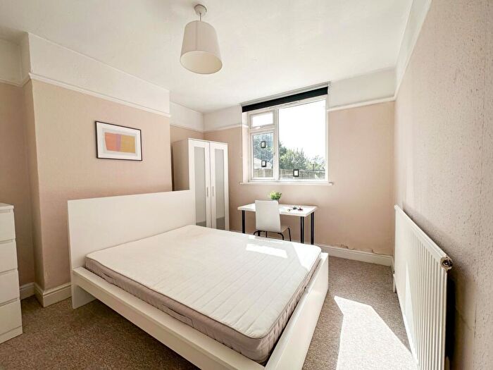 Detached House To Rent In Burgess Road, Southampton, Hampshire, SO16