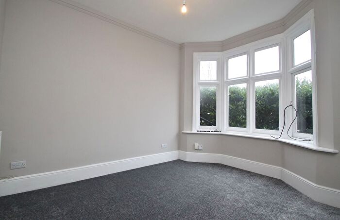 2 Bedroom End Of Terrace House To Rent In Barclay Oval, Woodford Green, IG8