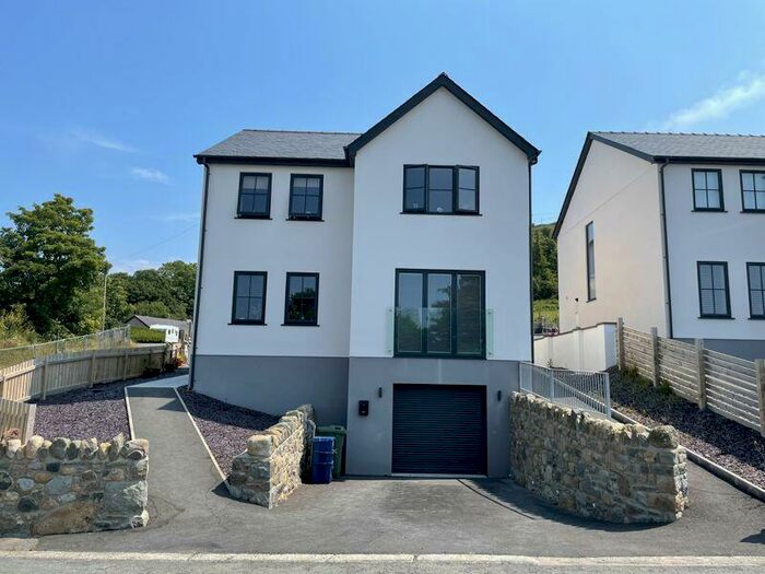4 Bedroom Detached House For Sale In Clynnogfawr, LL54