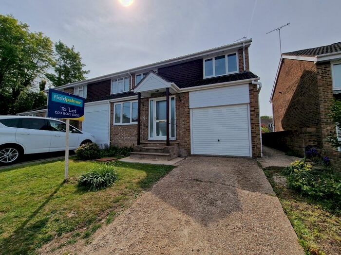 3 Bedroom Semi-Detached House To Rent In Hill Crest Gardens, Waltham Chase, SO32