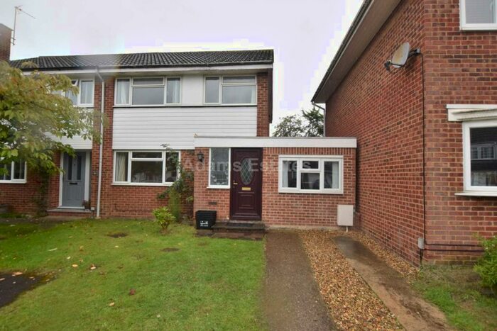 4 Bedroom Semi-Detached House To Rent In Springdale, Lower Earley, Reading, RG6
