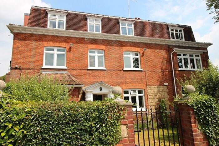 2 Bedroom Flat To Rent In Tree Lane, Plaxtol Oqa, TN15