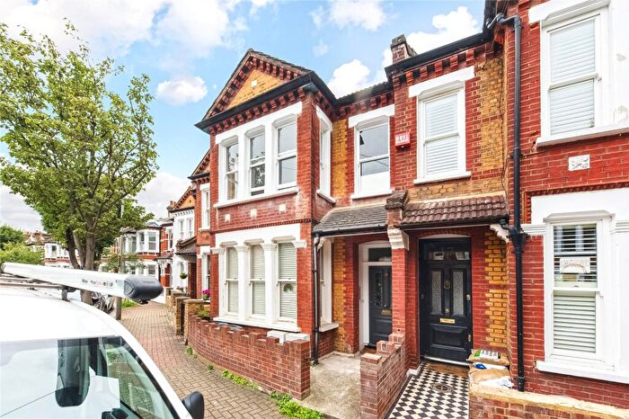 3 Bedroom Apartment To Rent In Marney Road, London, SW11