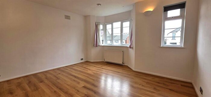 1 Bedroom Apartment To Rent In Granville Road, North Finchley, N12