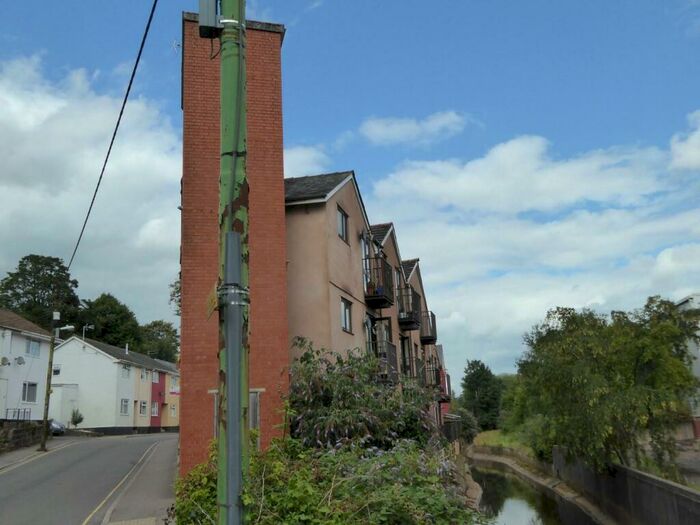 2 Bedroom Flat To Rent In Chapel Street, EX16
