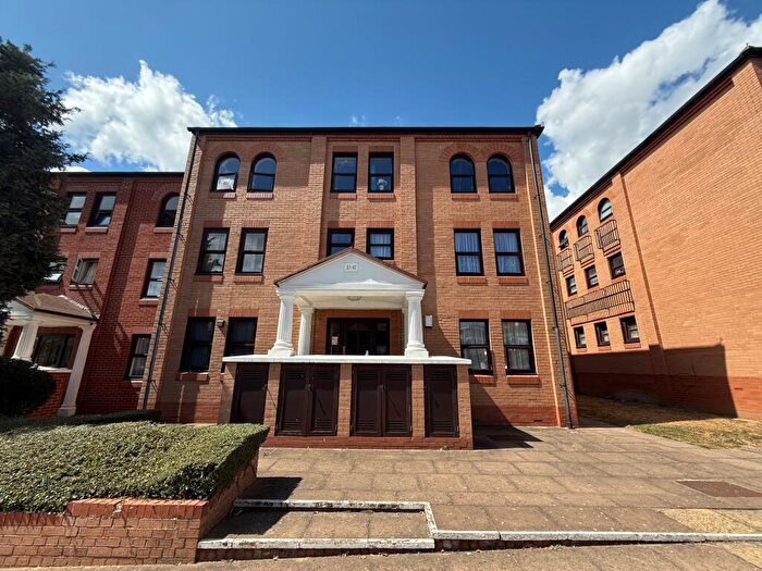 2 Bedroom Flat For Sale In Marks Court, Essex, SS1