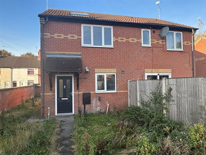 2 Bedroom Semi-Detached House For Sale In Kenilworth Close, Worksop, S80