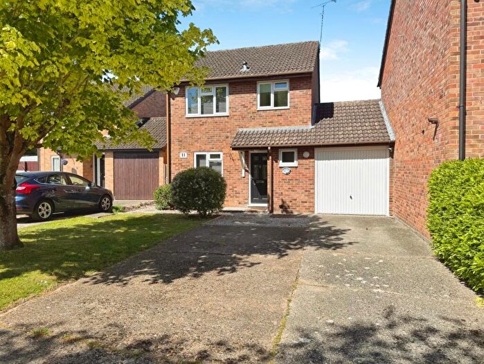 3 Bedroom Link Detached House For Sale In Willowside, Woodley, Reading, RG5