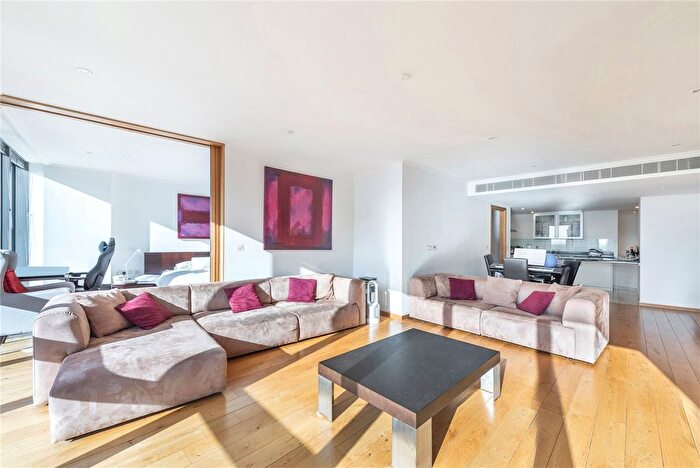 2 Bedroom Flat To Rent In Hertsmere Road, Canary Wharf, E14