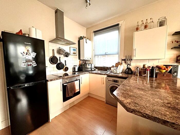 2 Bedroom Apartment For Sale In Woodgrange Drive, Southend-on-Sea, SS1