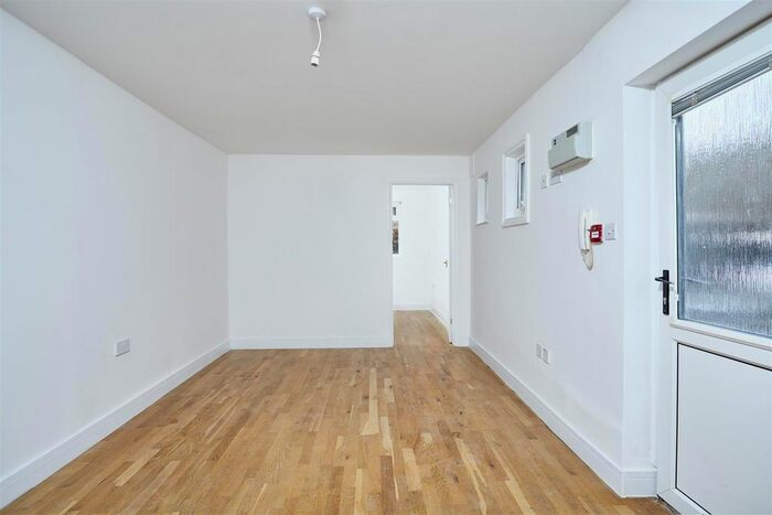 1 Bedroom Flat To Rent In Dollis Road, London, N3