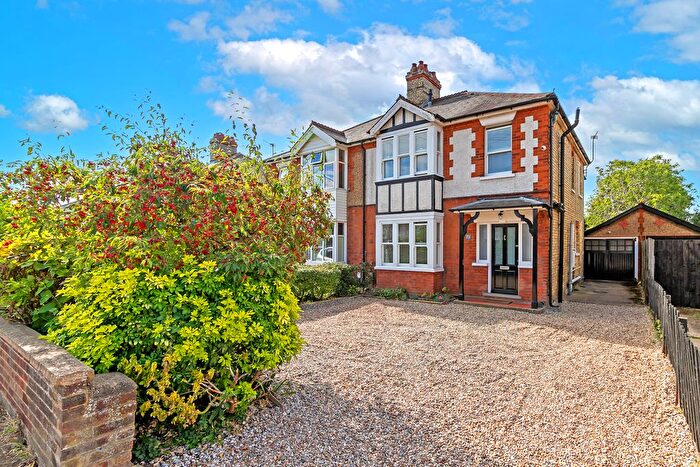 4 Bedroom Semi-Detached House For Sale In London Road, Biggleswade, SG18