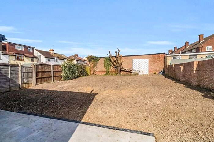 Studio To Rent In Mays Lane, Barnet, EN5