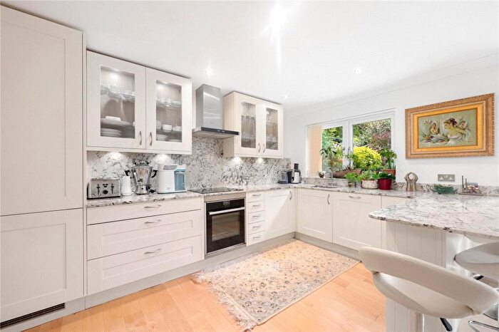4 Bedroom Semi-Detached House To Rent In Holders Hill Gardens, Hendon, NW4