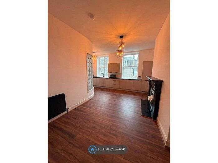 2 Bedroom Flat To Rent In Golden Square, Aberdeen, AB10